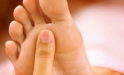 Como ser tratado com fungos de unhas nas pernas com sabão doméstico
